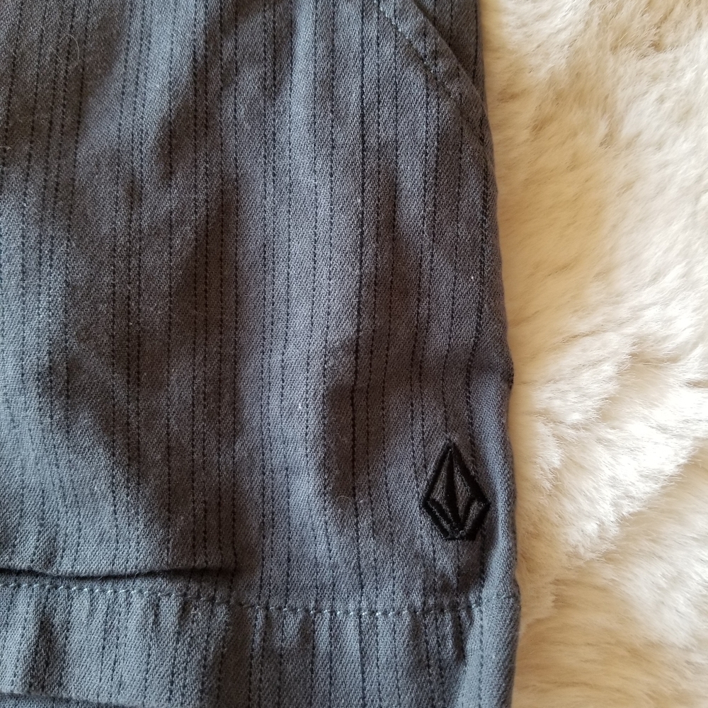 Volcom shorts - Picture 2 of 7